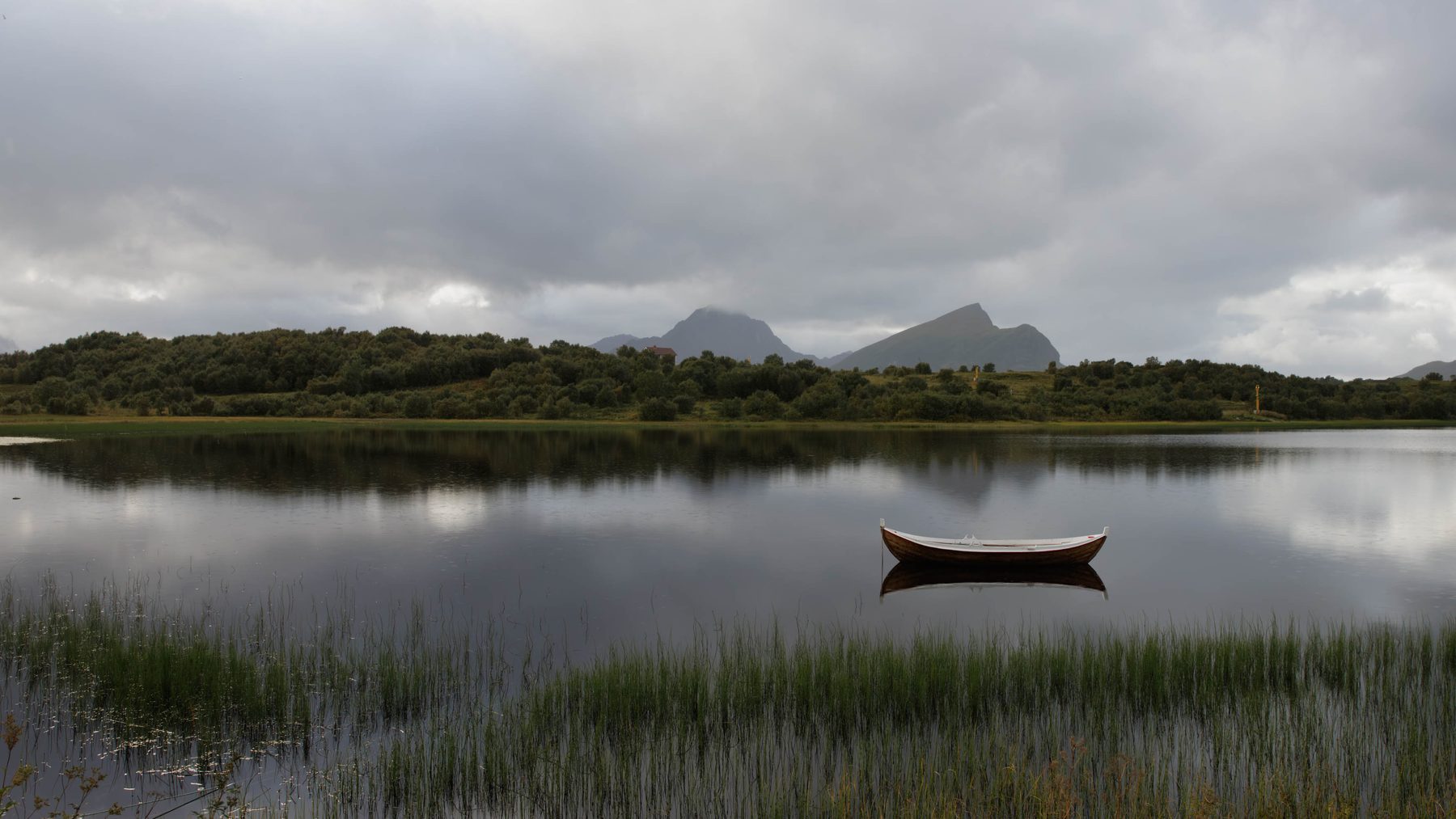 Lake with boat, before: unedited